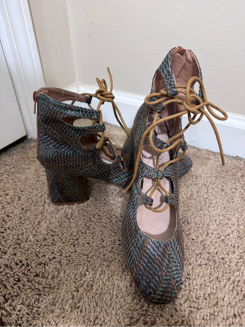 Vanessa Wu Ghillie Lace-Up Block Heel Pumps in Teal/Brown size 39